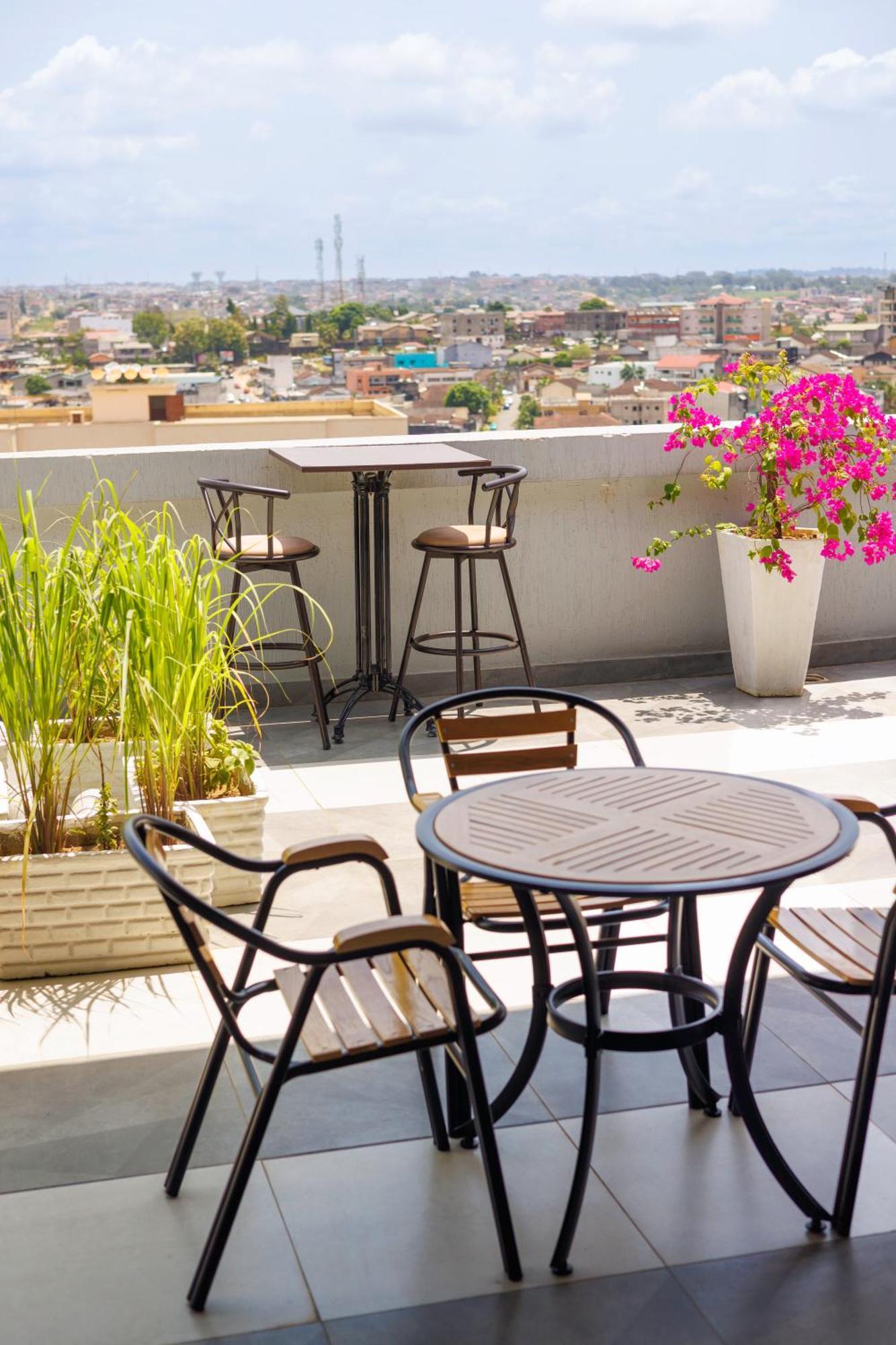 Lumina Suites Abidjan Extérieur photo